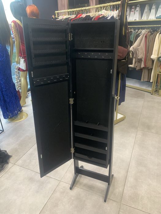 Regał szafka na biżuterię z lustrem