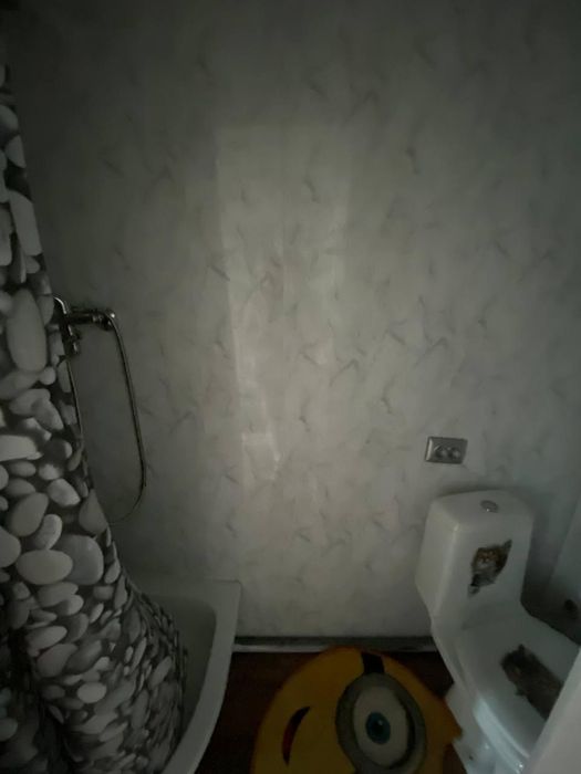 Продам ізольовану гостинку, станція метро Армійська, вул. Ощепкова, 8