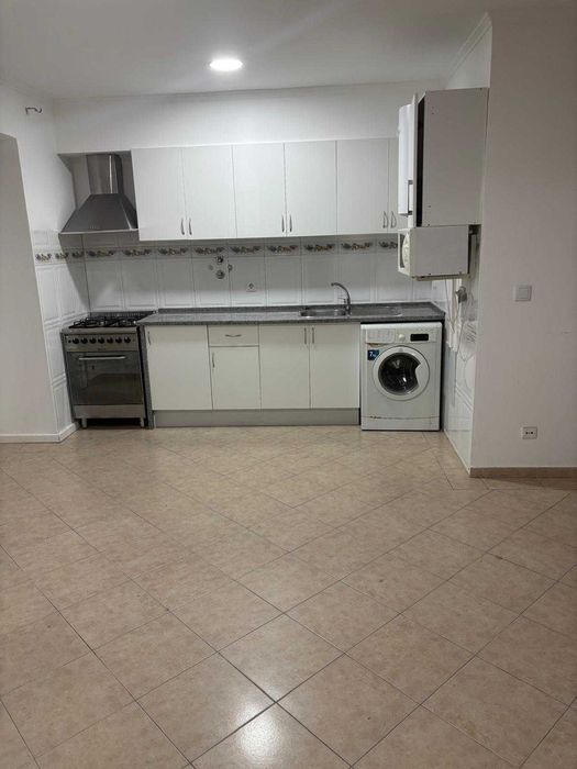 Arrendo apartamento t2 caparica