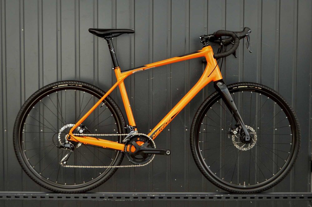 Wyjątkowo komfortowy gravel MERIDA SILEX 200 L 2x9 alu-carbon faktura Wysyłka