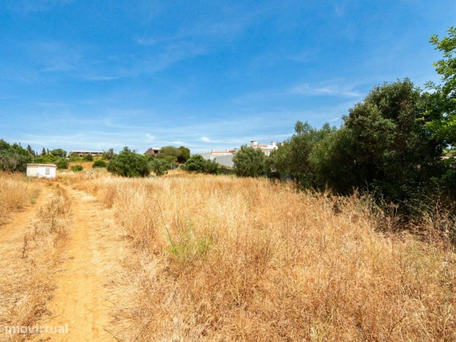 Terreno com projeto aprovado na Mexilhoeira Grande, Portimão