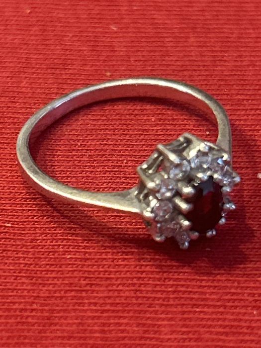 Piekny warszawski pierścionek z rubinem