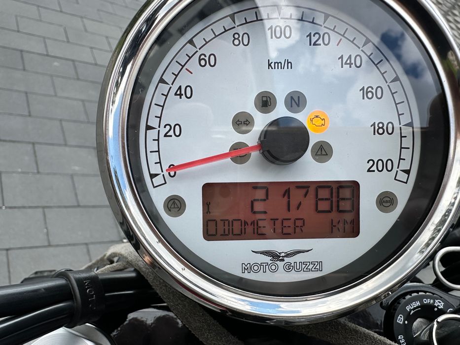 Moto Guzzi V9 Bobber