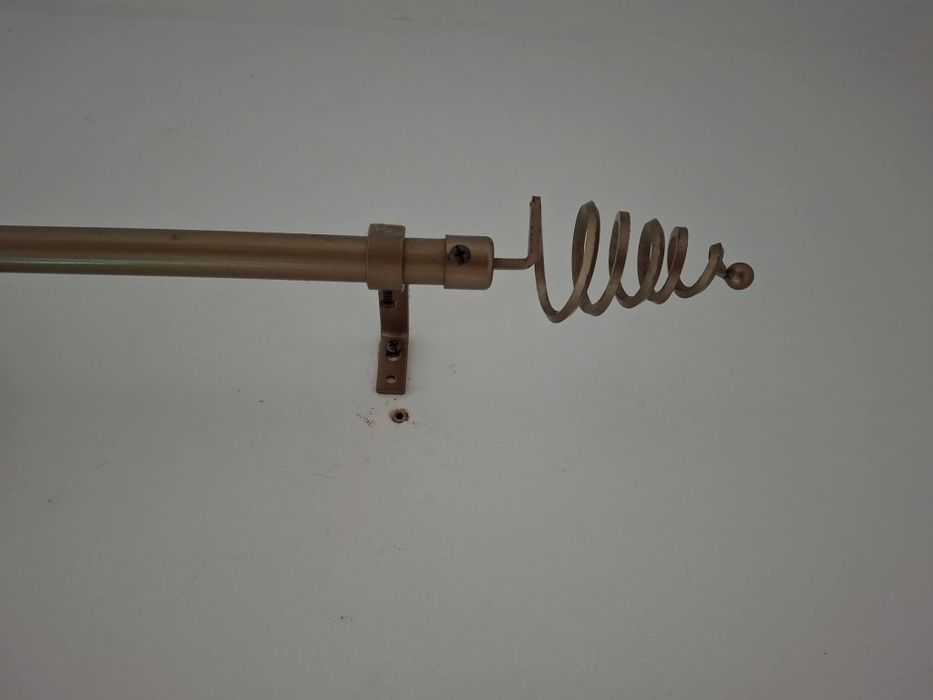 2 varões cor bronze para cortinas de argolas, do Gato Preto