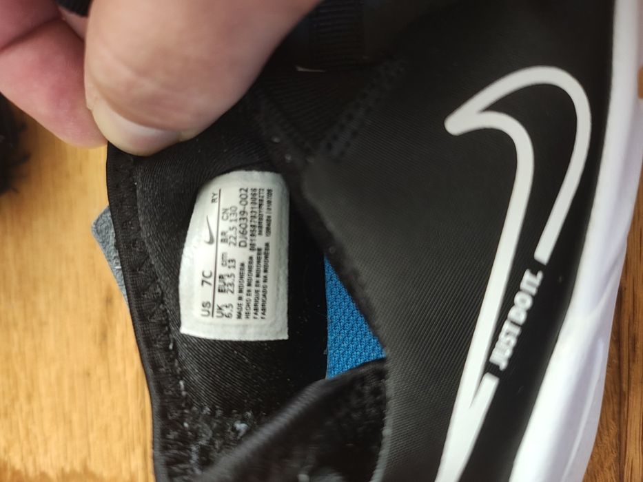Adidaski chlopięce marki Nike r.23,5