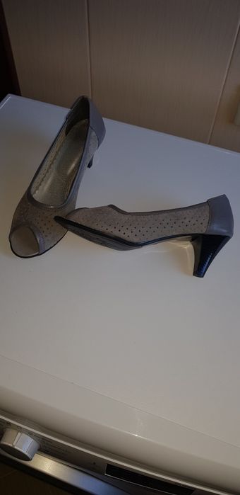 Buty damskie szare na obcasie