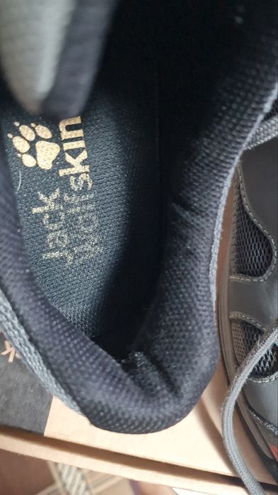 Кроссовки фирменные 38р