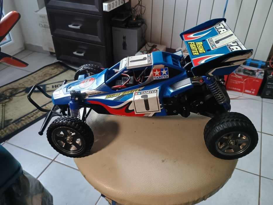 Zdalnie sterowany tamiya rising fighter