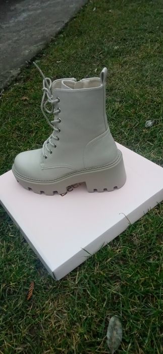 Beżowe botki DeeZee  37