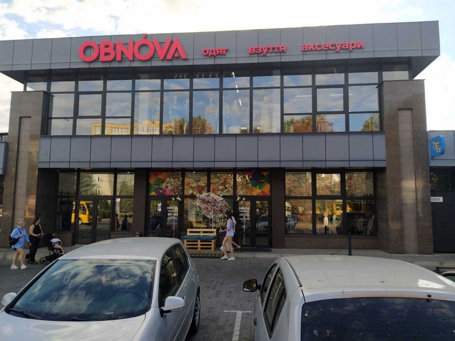 Комерційне приміщення 726,3 м кв. з великим трафіком у м. Рівне