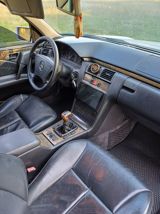 Mercedes Bens E-250