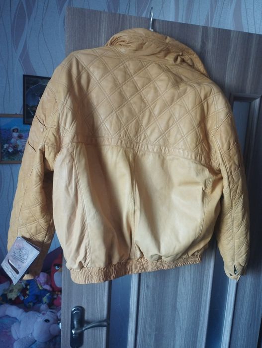 Чоловіча шкіряна куртка бомбер пілот світло коричнева жовта розмір м