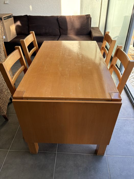 Mesa cozinha com cadeiras