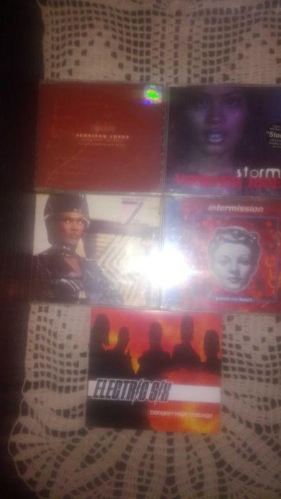 5 singli CD: Intermission,J.Lopez,Grace Jones..