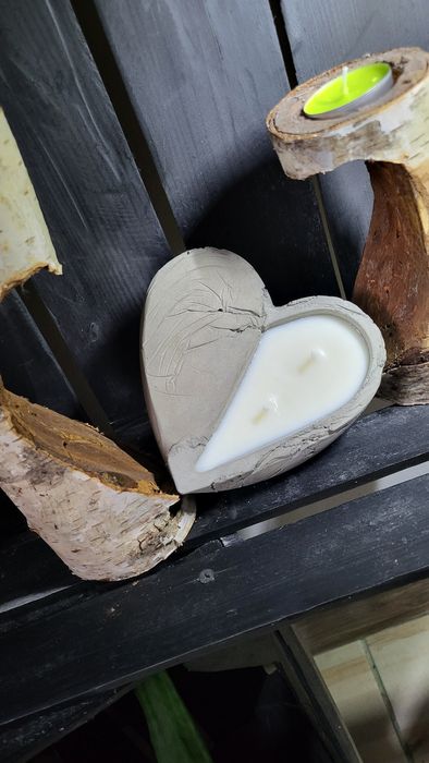 Świece sojowe w betonie