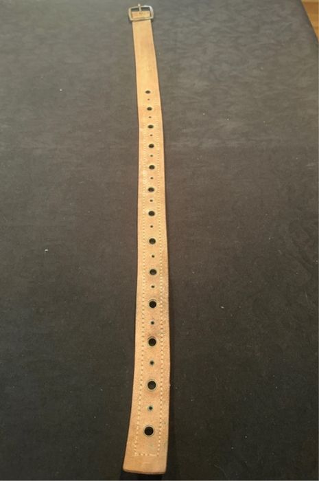 Cinto castanho com argolas largas