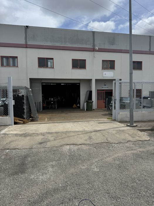 Espetacular Armanzem 534 m2 arrendamento