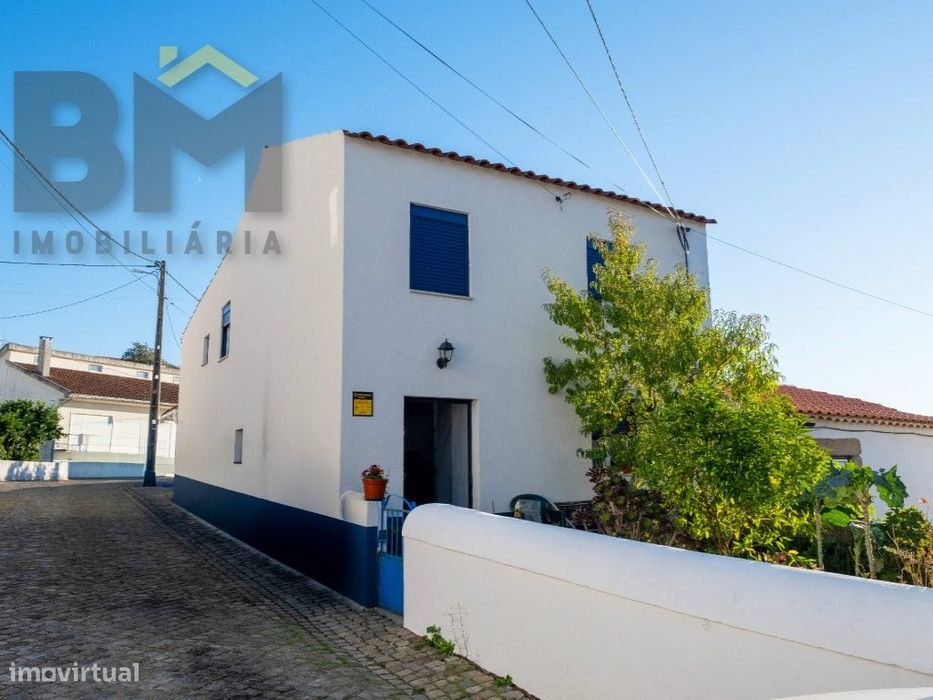 Moradia T2 renovada a 15 km de Castelo Branco - Pronta a Habitar