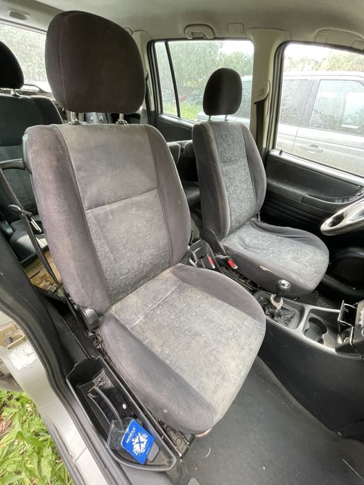 Передні сидіння складні опель зафіра а салон Opel Zafira A