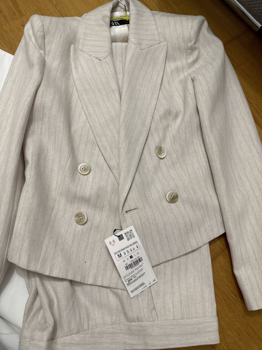 Костюм брючний Zara.