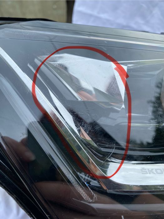 Фара Škoda Superb