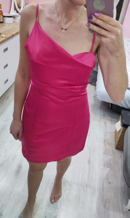 Sukienka różowa elegancka na ramiączka nowa missguided XS
