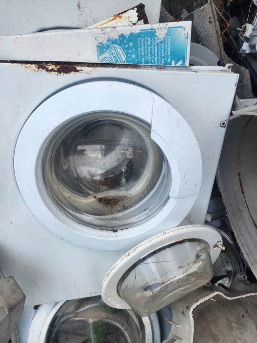 Люк для будь- яких пральних машин.