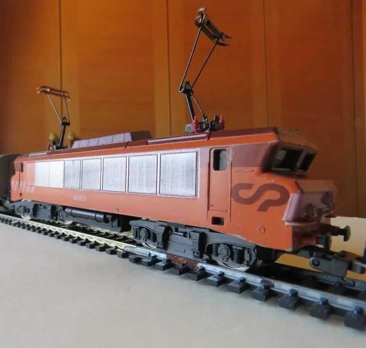 Locomotivas HO CP Foguete 2600 originais LIMA