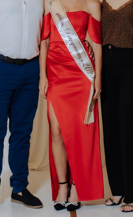 Випускне плаття червоне