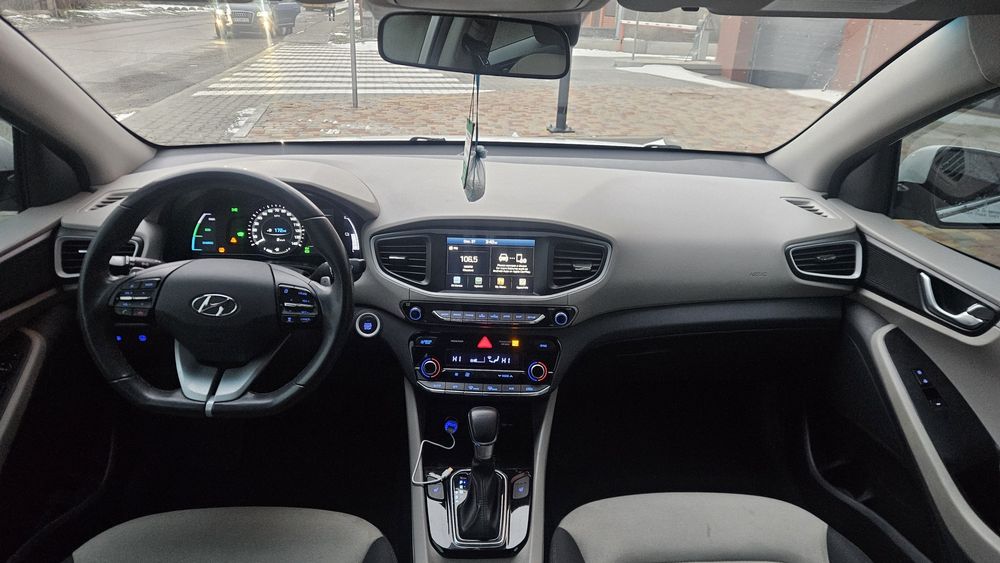 Хундай іонік гібрид 1.6гібрид 2018рік