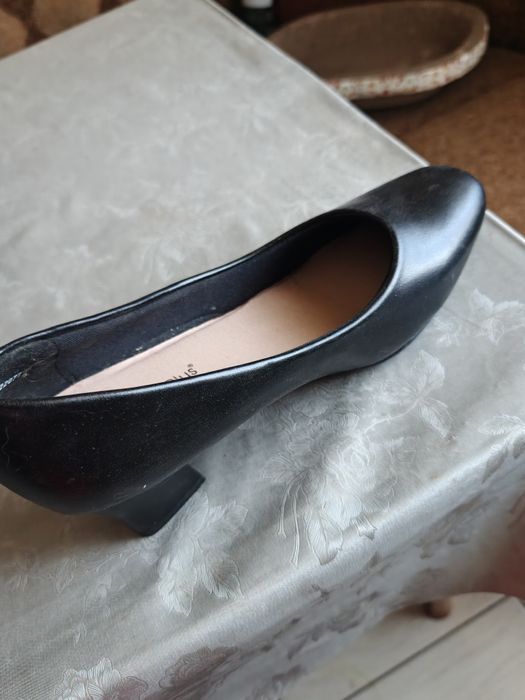 Продам жіночі туфлі