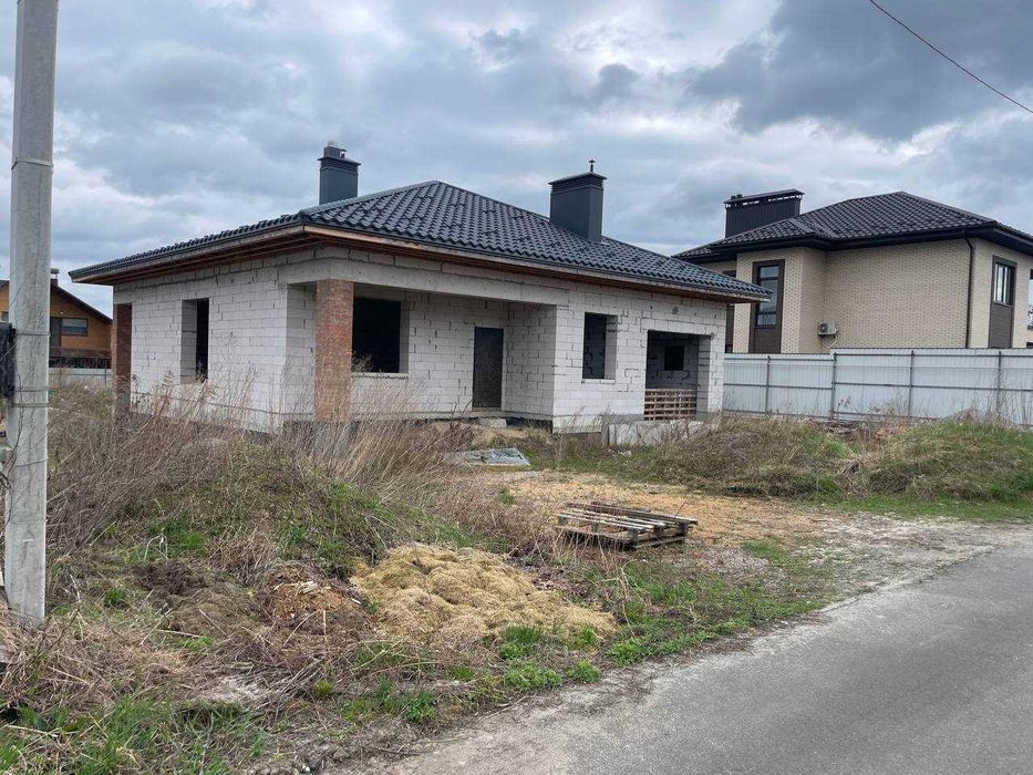 Будинок-недобудова в Станишівці