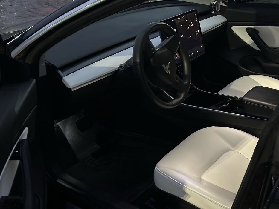 Продам Tesla Model 3 2020р. Standart Plus. Гарний стан