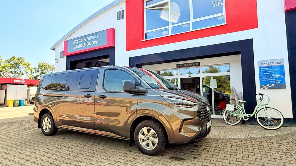 Wynajem busów FORD Custom 2.0L Ecoblue 2025r. automat. 9 osobowy, LED