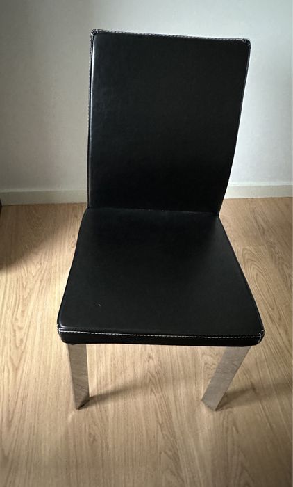 Cadeira em pele sintetica