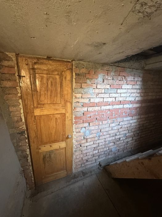 Продам гараж з підвалом у гаражному кооперативі N22 (вул. Довженка 13)