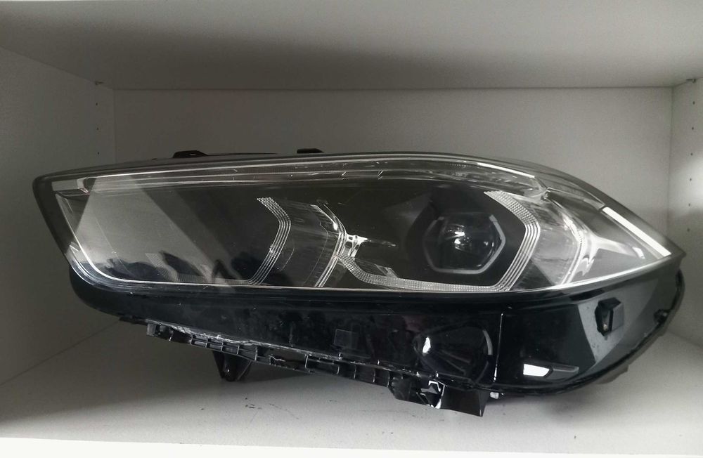 BMW SERIE 1 F40 reparação ótica/farol