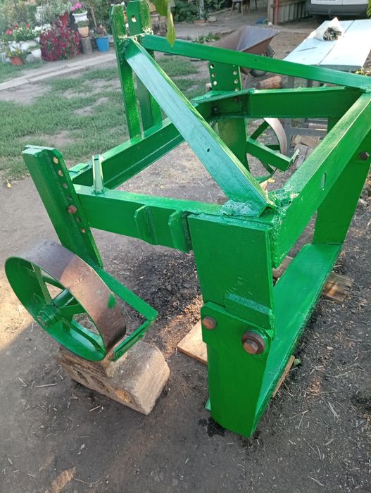 Плуг (скоба)  викопачний навісний.