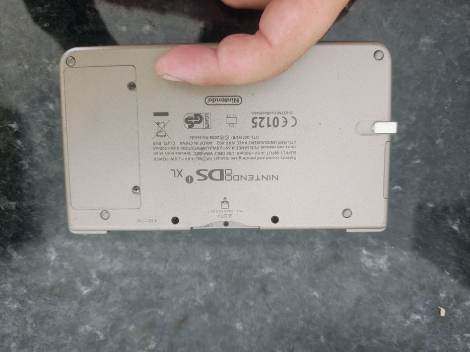 Nintendo DSi XL preta + R4