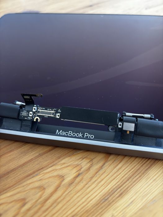 MacBook Pro кришка, на запчастини