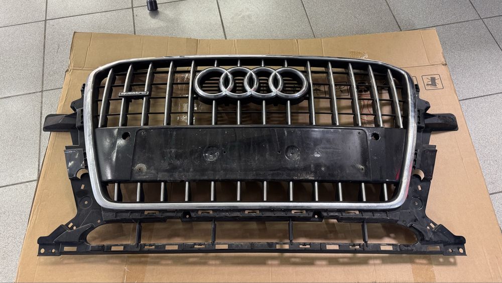 Решітка  радіатора Audi Q5 8R 2012-2016