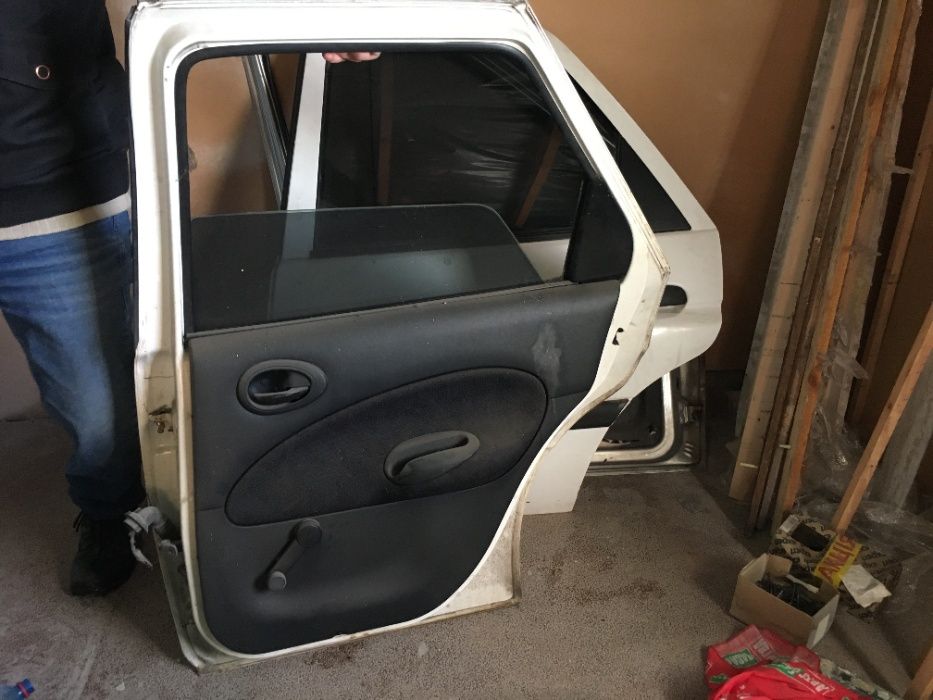 Двери Ford escort 1997 97' белые задние