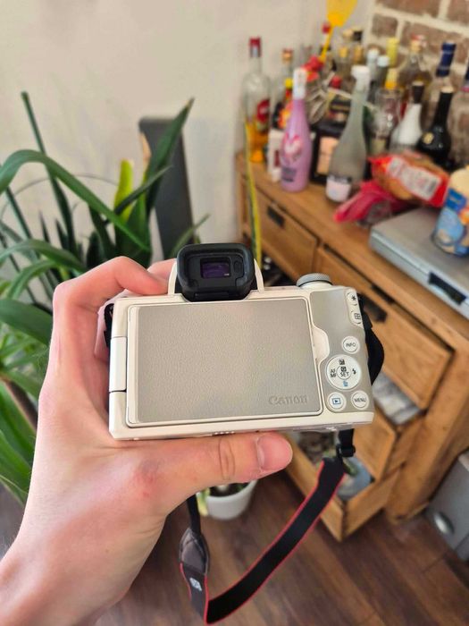 Canon EOS M50 biały + 15-45 mm | stan idealny / jak nowy | komplet