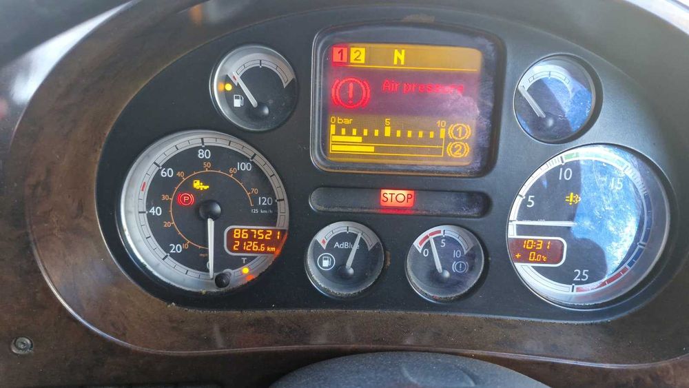 Сідельний тягач DAF XF105.460 під напівпричіп самосвал правий руль