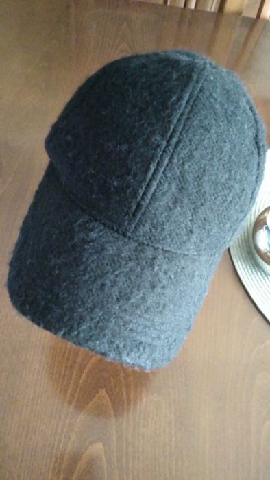 Czarna czapka z daszkiem kaszmir,welna 51-58cm