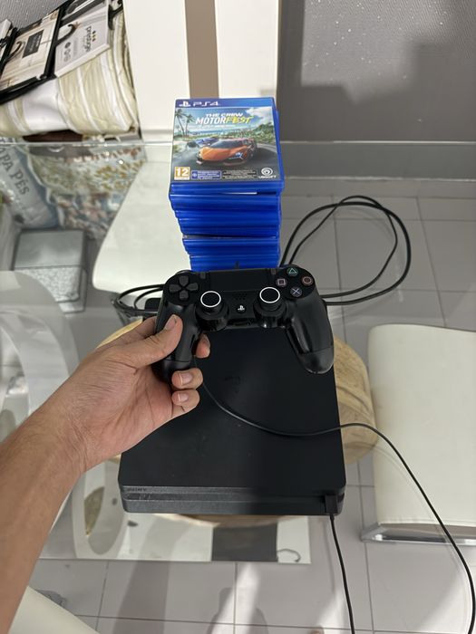 PS4 Like New, 1TB with Many Games64729432758403122