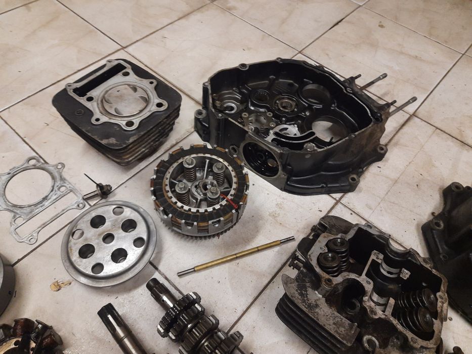 Suzuki DR 250 silnik części cylinder głowica skrzynia kopka kapa pompa