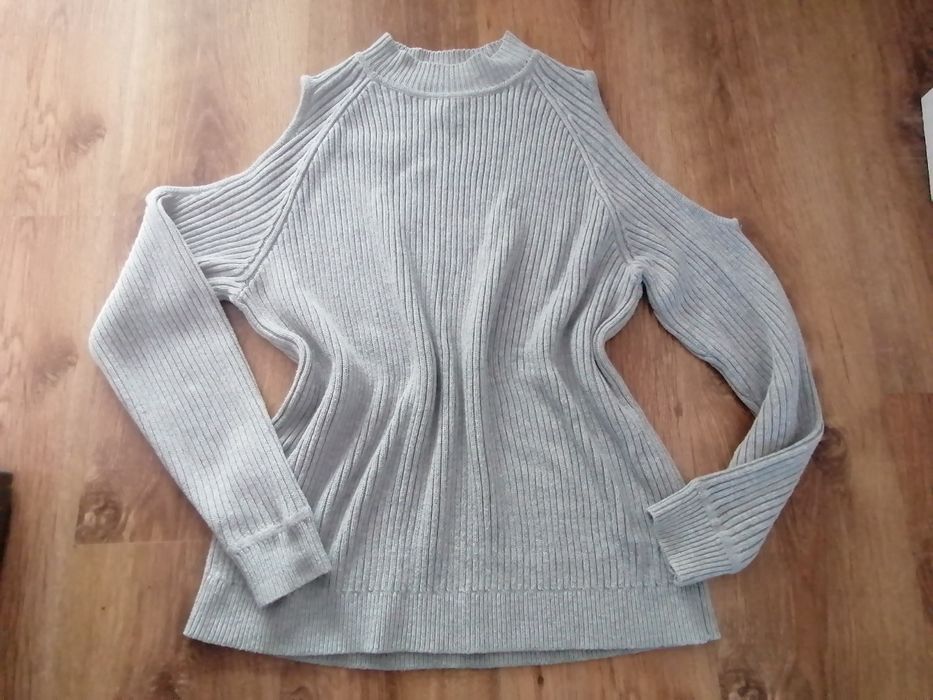 Sweter golf odkryte ramiona