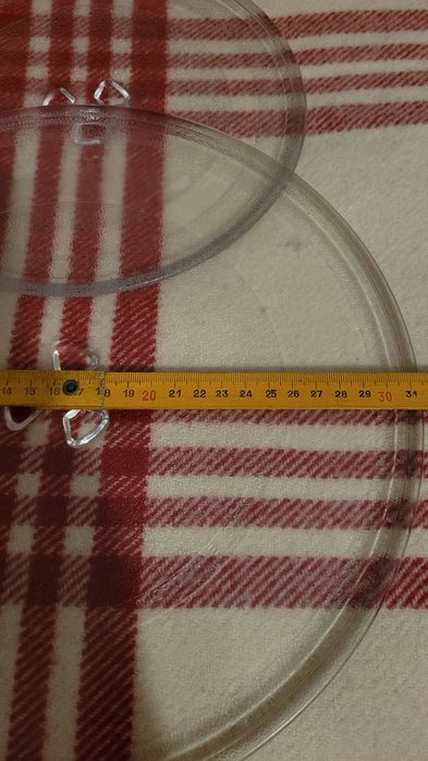 Dwa talerze do mikrofalówki. 31,5 i 24 cm.
