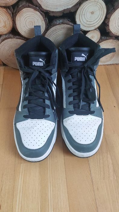 Buty Pumy r. 40,5 (26 cm)